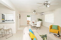 Tropical Bliss 3 bedroom townhouse, walk Doctors Cave & Hip strip