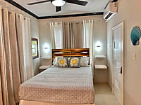 4 guests 2 bedrooms 1 bath