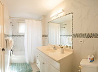 Tropical Bliss 3 bedroom townhouse, walk Doctors Cave & Hip strip