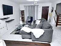 Urban Townhouse with Pool Access