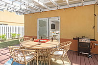 Tropical Bliss 3 bedroom townhouse, walk Doctors Cave & Hip strip