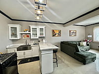 4 guests 2 bedrooms 1 bath
