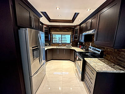 4 guests 2 bedrooms 2 beds 2 baths