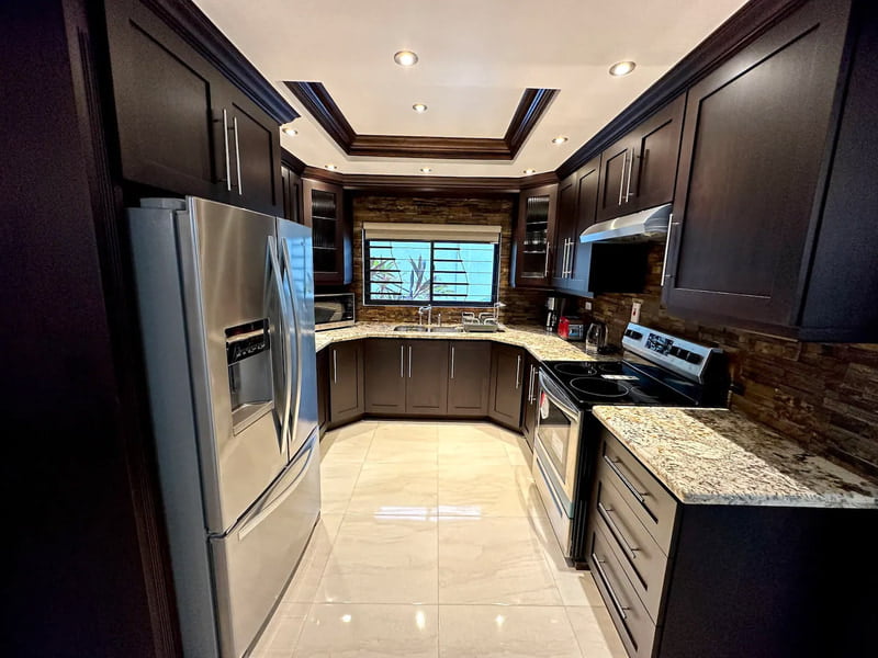 4 guests 2 bedrooms 2 beds 2 baths