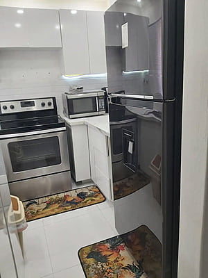 4 guests 2 bedrooms 2 beds 1 bath