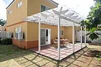 Tropical Bliss 3 bedroom townhouse, walk Doctors Cave & Hip strip